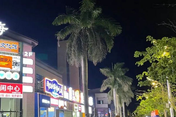 北海银滩潮雕街