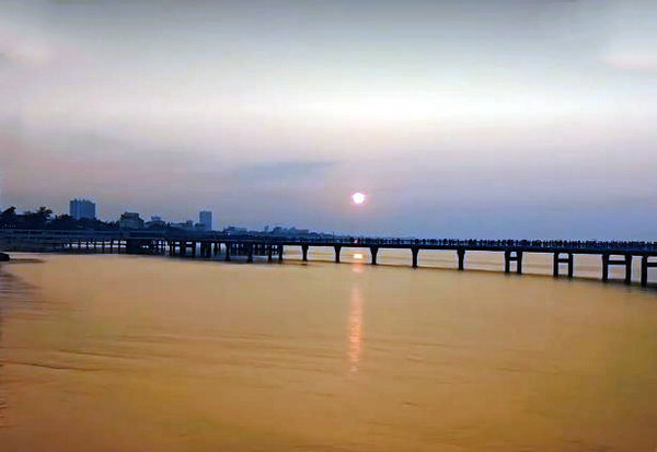 金滩海上栈道
